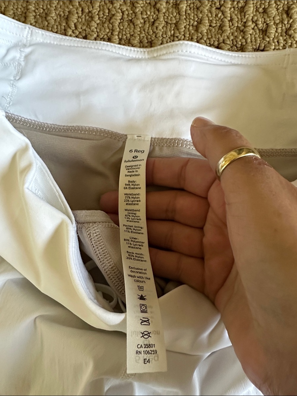 Lululemon Speed Up 2.5” Shorts - Picture 3 of 4